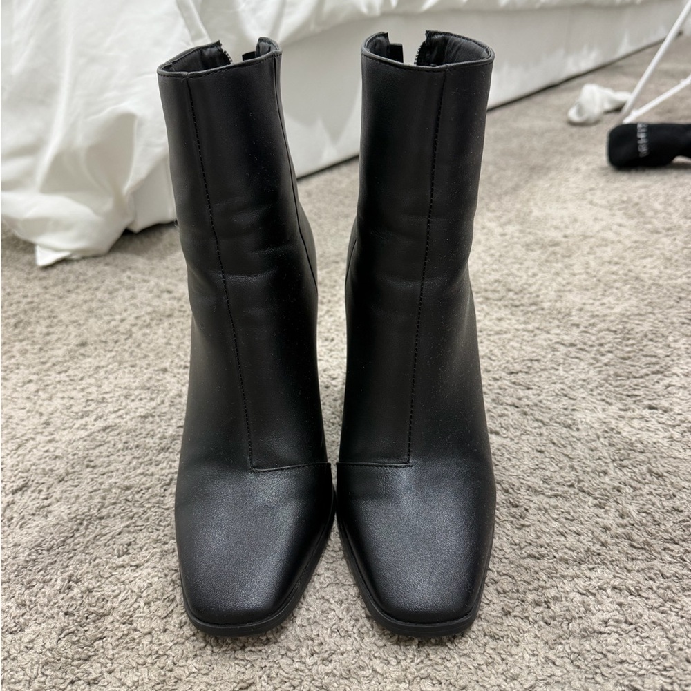 Elegant Black Women's Ankle Boots with tortoise shell heel